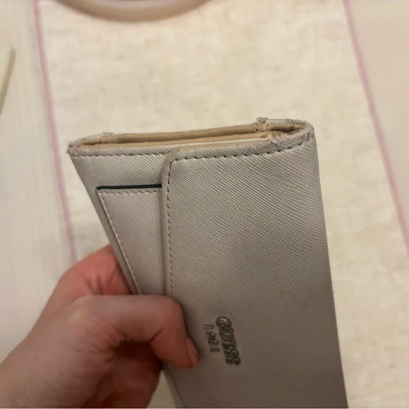 GUESS Women's Wallet - Picture 6 of 10